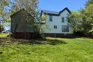 35 Fort Hill St, Fort Fairfield, ME 04742 - Photo 2