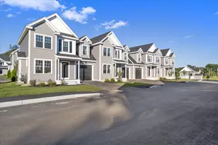 25 Regency Cir, Kittery, ME 03904 - Photo 1