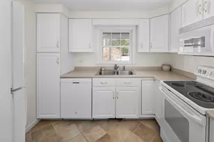 29 Hampton Glen Dr, Kennebunk, ME 04043 - Photo 10