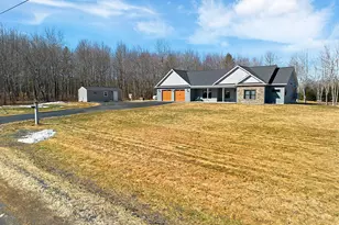 25 Curtis Ln, Palmyra, ME 04965 - Photo 1