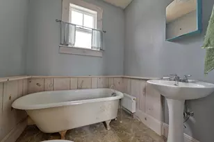 34 Pleasant St, Houlton, ME 04730 - Photo 14