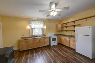 34 Pleasant St, Houlton, ME 04730 - Photo 4