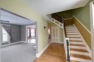 34 Pleasant St, Houlton, ME 04730 - Photo 10