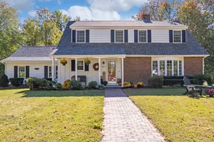 847 Middlesex Rd, Topsham, ME 04086 - Photo 1