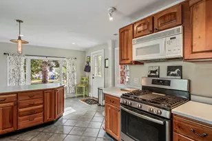 31 Elizabeth St, Portland, ME 04108 - Photo 8