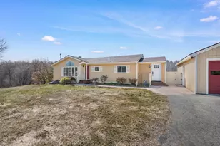 18 Walker Ln, Farmingdale, ME 04344 - Photo 4