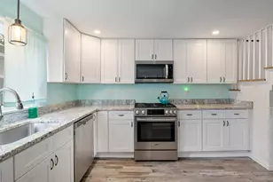 32 W Old Orchard Ave, Old Orchard Beach, ME 04064 - Photo 18