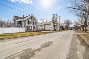 37 Spring St, Dover Foxcroft, ME 04426 - Photo 4