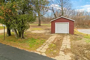 63 Elm St, Mechanic Falls, ME 04256 - Photo 4