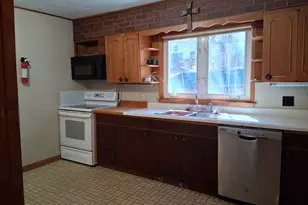 431 Raymond St, Rumford, ME 04276 - Photo 4