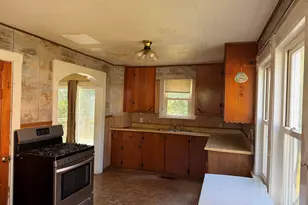 33 Lakeview St, Lincoln, ME 04457 - Photo 4