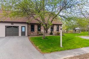 15 Coachlight Ln, Portland, ME 04102 - Photo 2