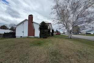 43 Elm St, East Millinocket, ME 04430 - Photo 2