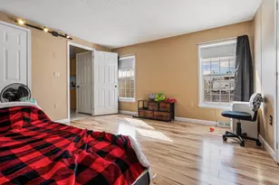 19 Winn St, Lewiston, ME 04240 - Photo 2
