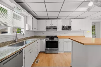 56 Lincoln Avenue, Gardiner, ME 04345 - Photo 2