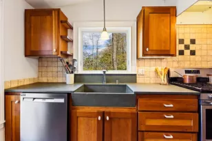 183 Mountain Rd, Falmouth, ME 04105 - Photo 8