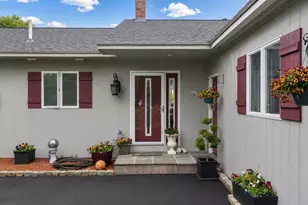 28 Oakledge Hills Rd, Raymond, ME 04071 - Photo 10