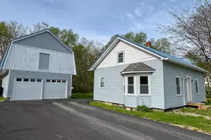 22 Ayer St, Lincoln, ME 04457 - Photo 2