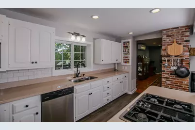 11 Old Western Avenue, Winthrop, ME 04364 - Photo 14