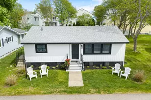 76 N Tibbetts Ave, Wells, ME 04090 - Photo 2