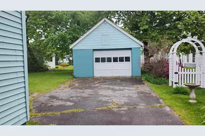 28 Eastland Avenue, Millinocket, ME 04462 - Photo 2