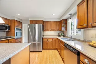 27 Weymouth St, Saco, ME 04072 - Photo 8