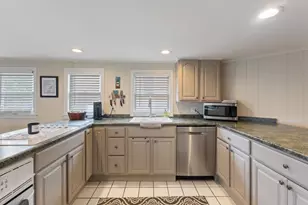 16 Cumberland Ave, Portland, ME 04101 - Photo 10