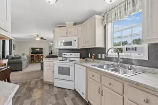 11 Ofarrell St, Topsham, ME 04086 - Photo 8