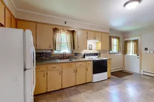 390 Webster St, Lewiston, ME 04240 - Photo 10