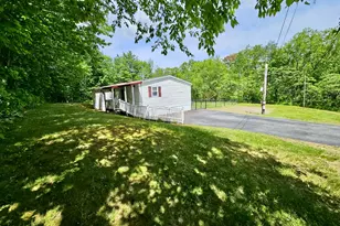4 Crestview Dr, Lewiston, ME 04240 - Photo 2