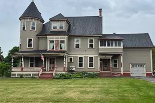 32 Pleasant St, Houlton, ME 04730 - Photo 2