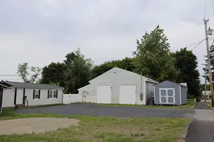 17 Chestnut St, Skowhegan, ME 04976 - Photo 2