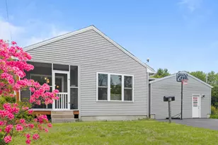 81 Bowman St, Farmingdale, ME 04344 - Photo 4