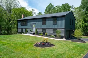 17 Carriage Rd, Cumberland, ME 04110 - Photo 2