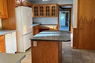 298 Perham St, Farmington, ME 04938 - Photo 4