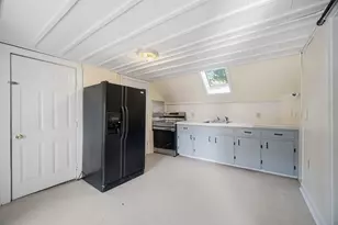 22 Rockland St, Rockland, ME 04841 - Photo 4