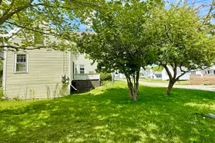 16 Brighton Ave, Vinalhaven, ME 04863 - Photo 6