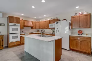 8 Village Dr, Turner, ME 04282 - Photo 10