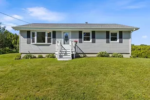 4 Queens Dr, Scarborough, ME 04074 - Photo 2