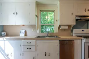 6 Thomas St, Camden, ME 04843 - Photo 4