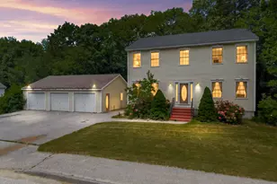 9 Hemlock Dr, Topsham, ME 04086 - Photo 2