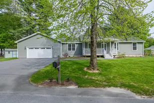 21 Bickford Dr, Topsham, ME 04086 - Photo 1