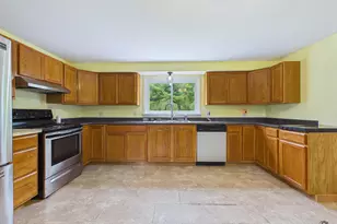 207 Pleasant St, Mechanic Falls, ME 04256 - Photo 10