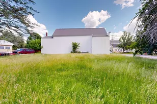 27 Village St, Lisbon, ME 04250 - Photo 2