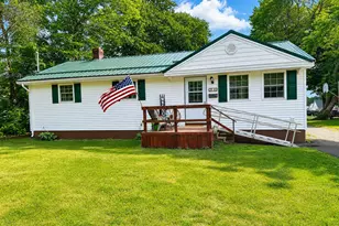 25 1/2 Elm St, East Millinocket, ME 04430 - Photo 2