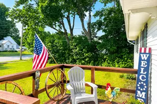 25 1/2 Elm St, East Millinocket, ME 04430 - Photo 4