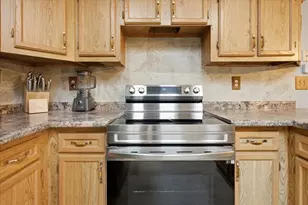 11 Fox Run Dr, Lewiston, ME 04240 - Photo 8