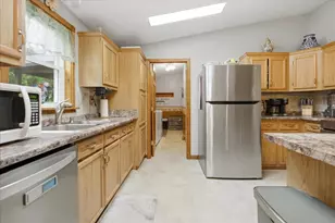 11 Fox Run Dr, Lewiston, ME 04240 - Photo 6