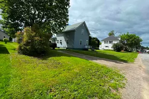 9 Perry St, Lincoln, ME 04457 - Photo 2