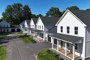 25 Magnolia Ln, Gardiner, ME 04345 - Photo 2